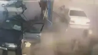 در هنگام گاز زدن حتما از ماشین فاصله بگیرید ⛔