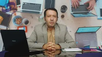 فروشنده موفق مشتری را ترغیب به خرید می کند 09125281952