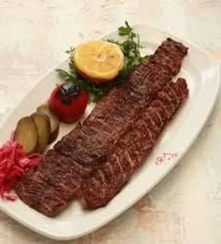 چلوکباب سلطانی &nbsp;787/۰۰۰ تومان ١٨٠ گرم فیله راسته گوسفند ٩٠ گرم مجاز کوبیده گوشت گوسفند ٣۵٠ گرم برنج پخته شده ایرانی کشت دو