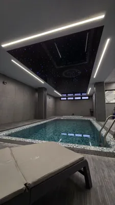 سقف کهکشانی استخر در تهران