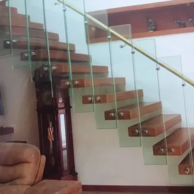 اجرا پله با حفاظ شیشه ای