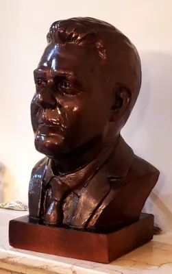 &nbsp;مجسمه فلزی