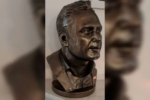 &nbsp;مجسمه فلزی