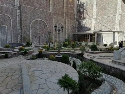 طراحى و اجراى باغچه حياط در تهران 