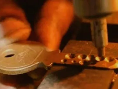 ساخت انواع کلید های
خودرو ایرانی وخارجی
آپارتمانی