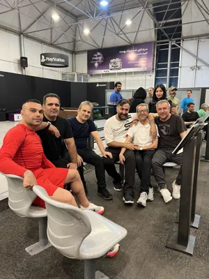 باشگاه انقلاب 
تیم بولینگ هنرمندان
حسین رفیعی ،محمد مسلمی ، زهره معتمدی ، حمید مهین دوست ، آرش بهزادنیا
