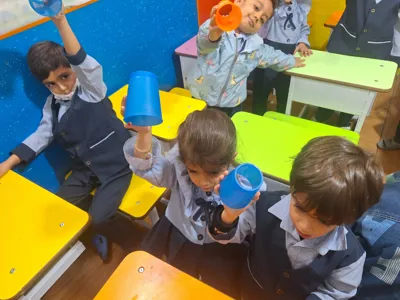 کلاس های ریتمو گیم خانم عبدالهی 🏩🎠🛝 در کودکستان باغ جواهر
به تقویت نیم کره های مغز توانایی حرکتی
🔵🔴🔴🔵
تقویت حواس
🔵🔴🔵🔴🔵
هماهنگی چشم و عضلات بدن