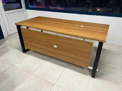 میز اداری ساده و مدرن