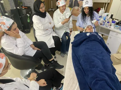 بهترین آموزشگاه پاکسازیپوست  شیراز 