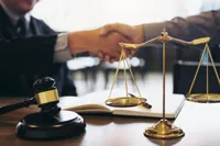 &nbsp; &nbsp; &nbsp; وکیل پایه یک دادگستری در مشهد