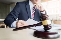 &nbsp; &nbsp; &nbsp; وکیل پایه یک دادگستری در مشهد