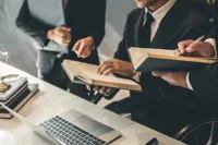 &nbsp; &nbsp; &nbsp; وکیل پایه یک دادگستری در مشهد
