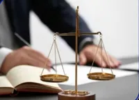 &nbsp; &nbsp; &nbsp;وکیل پایه یک دادگستری در مشهد