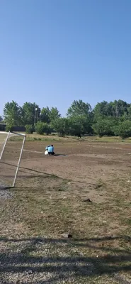 خطکشی زمین فدتبال برای برگذاری مسابقات ۱۴۰۴