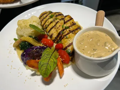 رستوران وکیلی در جاده دریا ساری