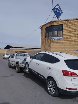 خودروی در حال دریافت خدمات امداد خودرو در مبارکه