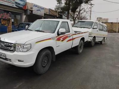 امدادگر حرفهای در حال تعمیر خودرو در مبارکه اصفهان