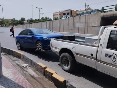 خودروی در حال دریافت خدمات امداد خودرو در مبارکه