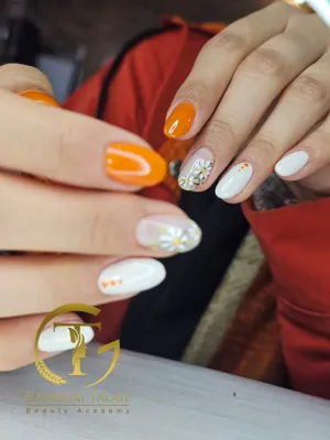 طراحی سفید و رنگی