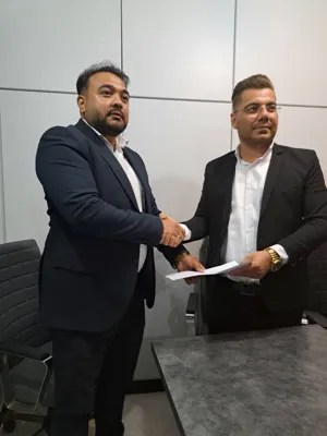 امضای تفاهم نامه بین مهندس عباس کریمی و شرکت اماراتی الخلیج 