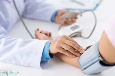 پرستار بیمارپس از عمل جراحی