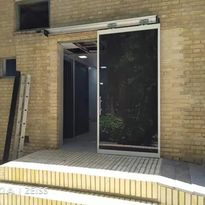 درب شیشه‌‌ای 