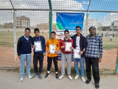 سرپرست تیم دو میدانی دبیرستان شیخ بهایی۲ و کسب مقام دوم