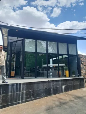 ساختمان با شیشه سکوریت