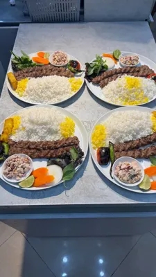 طعم غذاهای بومی در بهترین رستوران‌های بروجن