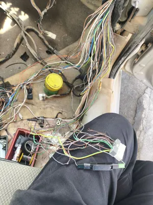 رفع اتصالی سیستم برق خودرو