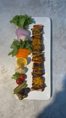 رستوران کبابی با فضای سنتی در بروجن