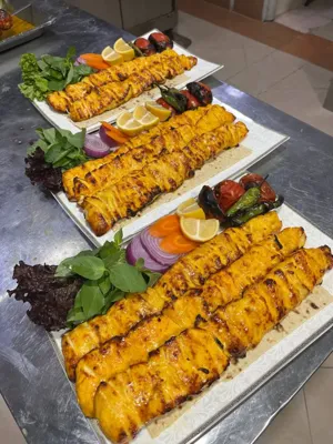 رستوران ایرانی با کباب عالی در بروجن