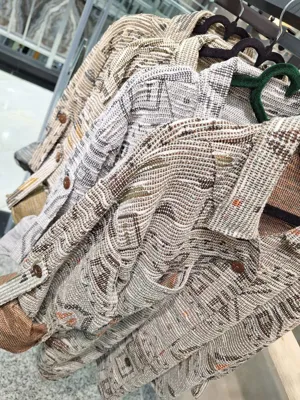 شومیز یقه هفتی جنس:بوکله(خنک و تابستانه) سایز:فری رنگ:۴ قد کار:قد پیش66 قد پشت70 با ضمانت دوخت و کیفیت  قیمت۴۲۸

 تولیدی شومیز در تهران  