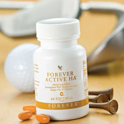 مکمل "فوراِوِر اَکتیو اِچ اِی" (Forever Active HA) یک مکمل غذایی است که حاوی اسید هیالورونیک با وزن مولکولی کم است و برای بهبود آبرسانی و رطوبت پوست، روان‌کنندگی و بهبود عملکرد مفاصل طراحی شده است [1، 2]. همچنین حاوی عصاره زنجبیل و ماده موثر زردچوبه است که خواص ضد التهابی و تسکین درد مفاصل را تقویت می‌کنند [1، 3].

ویژگی‌ها و فواید: 

بهبود سلامت پوست:

با افزایش سن، میزان هیالورونیک اسید در بدن کاهش می‌یابد که منجر به خشکی و چین و چروک پوست می‌شود. مکمل Forever Active HA با تأمین رطوبت، به نرمی و شادابی پوست کمک می‌کند.

تقویت مفاصل:

این مکمل به روان‌کنندگی مفاصل و کاهش خشکی و درد ناشی از آرتروز کمک می‌کند 

خاصیت ضد التهابی:

عصاره زنجبیل و ماده فعال زردچوبه (کورکومین) در این مکمل، دارای اثرات ضد التهابی قوی هستند و به کاهش درد مفاصل و تسکین التهاب کمک می‌کنند 

ترکیبات اصلی: 

اسید هیالورونیک (HA) با وزن مولکولی کم: برای مرطوب کنندگی و آبرسانی پوست و مفاصل.

روغن ریشه زنجبیل: برای کاهش التهاب و درد مفاصل 

ماده موثر زردچوبه (کورکومین): دارای خواص ضد التهابی و آنتی‌اکسیدانی قوی 

نحوه مصرف:

این مکمل به صورت کپسول ژلاتینی عرضه می‌شود و روش مصرف آن روزانه ۲ وعده، هر بار ۱ عدد کپسول است


