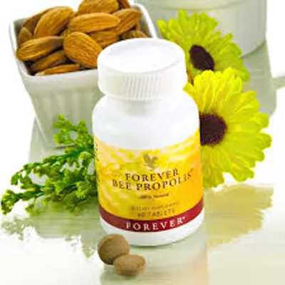 فوراور بی پروپلیس یک مکمل کاملا ارگانیک تولید شده از بره موم زنبور عسل است که به عنوان طبیعی‌ترین آنتی‌بیوتیک جهان شناخته می‌شود و یک داروی ضد حیات میکروب کاملا طبیعی است