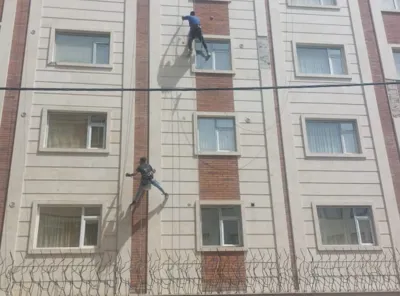 کار در ارتفاع با طناب ساری