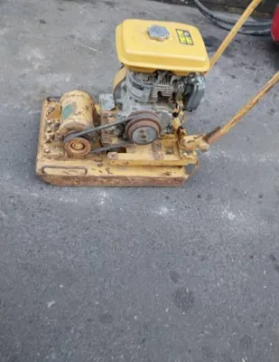 بتن ریزی با ماله پروانه در سمنان