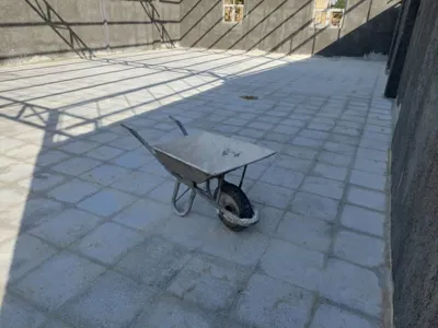 بتن ریزی با ماله پروانه در سمنان