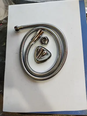 شیلنگ توالت ریز بافت تمام برنج cm150و قلاب شیلنگ
09367924374