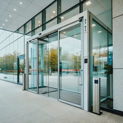 درب شیشه ای