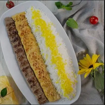 چلو میکس_2,500,000ریال
توضیحات :
یک سیخ کوبیده گوشت 95 گرمی یک سیخ کوبیده مرغ 95 گرمی برنج 380 گرم_دورچین کامل