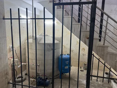 پمپ و مخزن آب