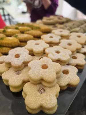  آموزش شیرینی سنتی و مدرن با مدرک بین المللی در اصفهان