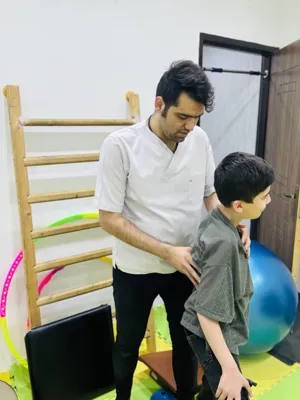 انجام حرکات درمانی با کودکان