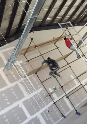 نقاش ساختمان برتر در تهران