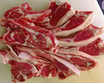 گوشت گوسفندی گرم در فروشگاه جوکار