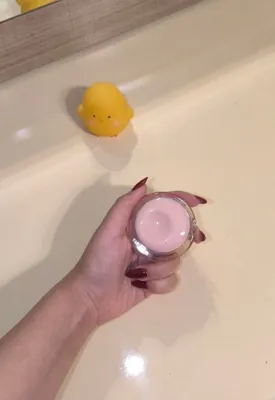 فروشگاه لوازم آرایشی در اصفهان