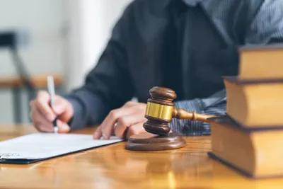 بهترین وکیل ساری