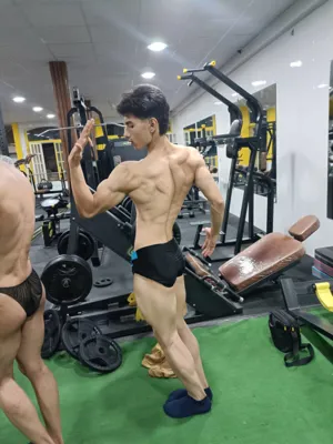 باشگاه بدنسازی اتم