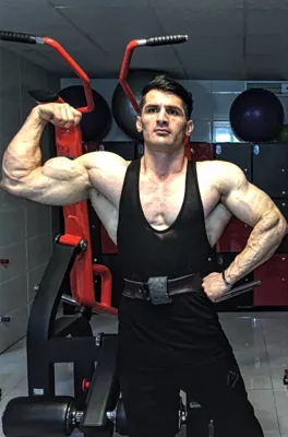 باشگاه بدنسازی اتم 